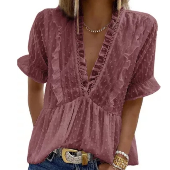 🔥🎉HP🎉😊New boutique Vneck swiss dot blouse - Picture 3 of 10